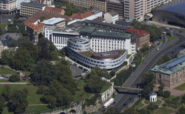 Luftaufnahme vom Elisabeth-Krankenhaus Kassel mit Blick auf die Frankfurter Straße und den Weinberg