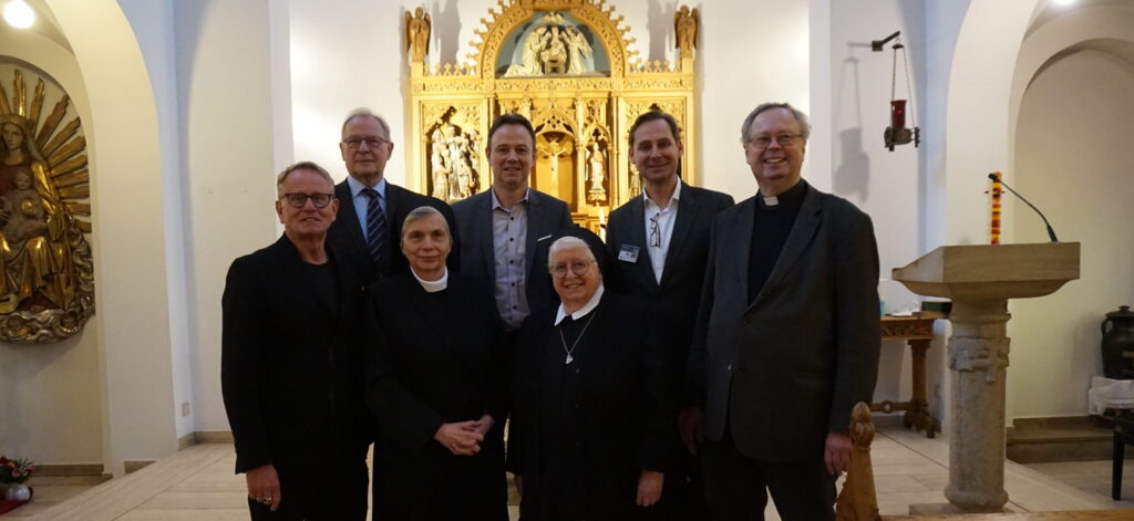 Gruppenfoto in der Kapelle zum Beitritt in die Vinzenz Gruppe Fulda