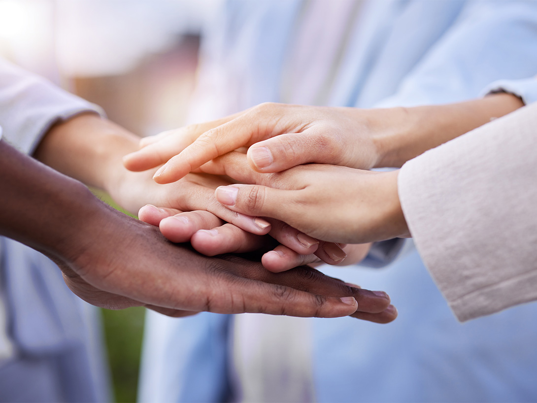 Nahaufnahme von Händen für Teamwork mit Vertrauen, Solidarität.