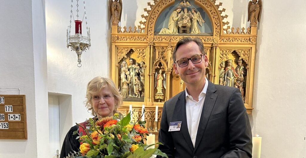 ev. Seelsorgerin Anja Baum und Geschäftsführer Michael Schmidt während des Gottesdienstes